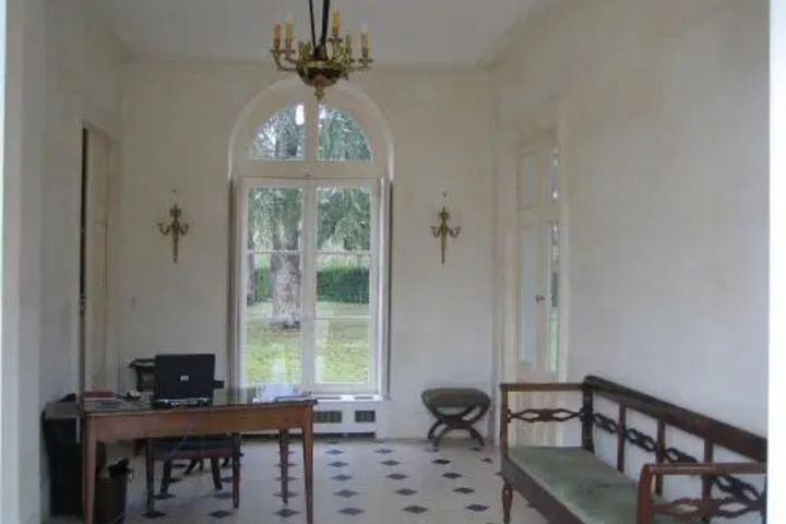 Room 4 of 17
