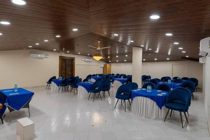 Ballroom/Hall 39 of 42