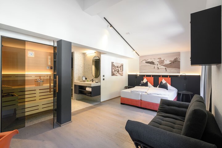Room 10 of 24