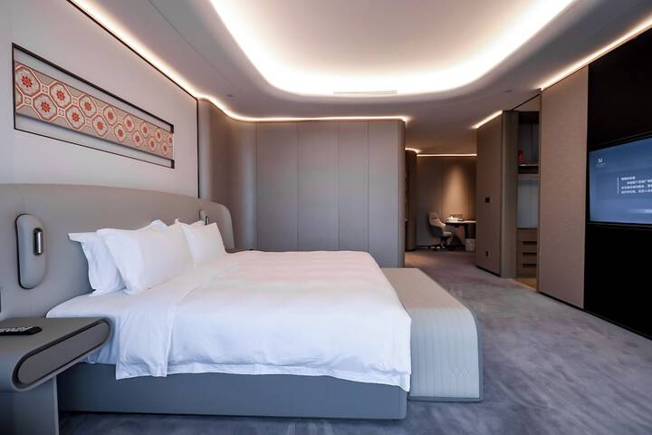 Room 28 of 126