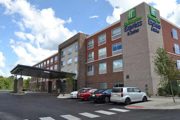 Holiday Inn Express & Suites Goodlettsville N Nashville