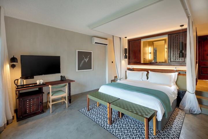 Room 10 of 77