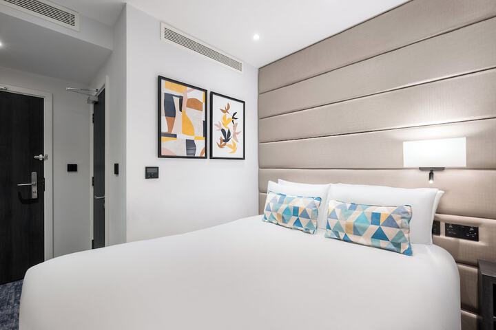 Room 18 of 61