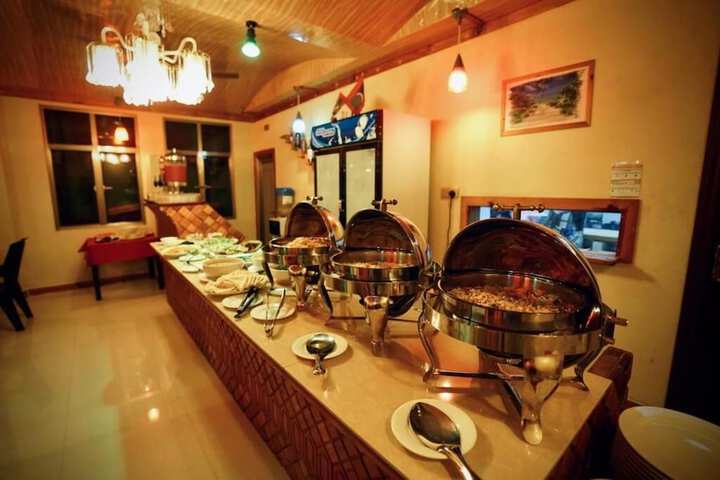 Dining 21 of 22