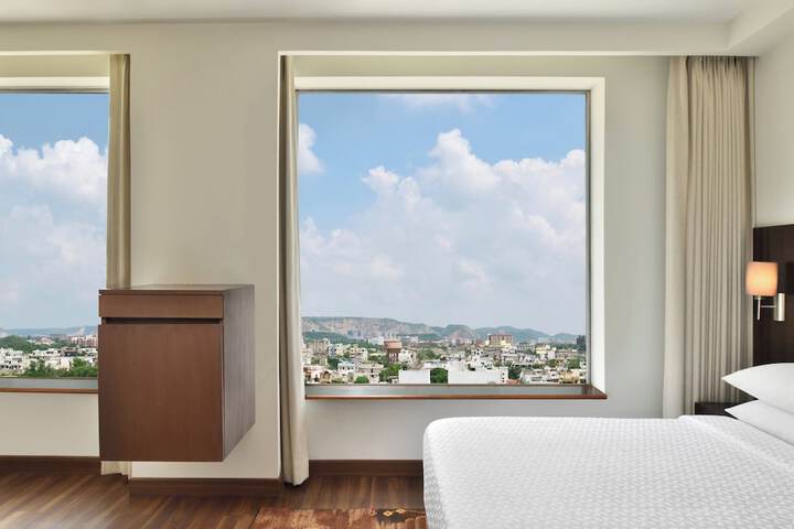 Room 7 of 42