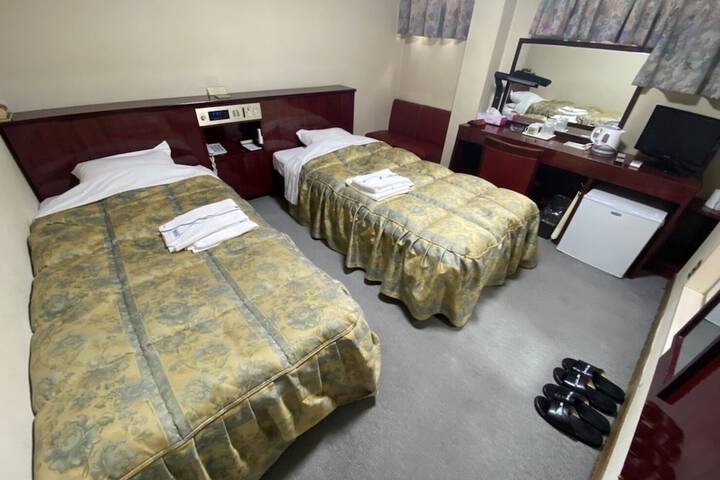 Room 5 of 25