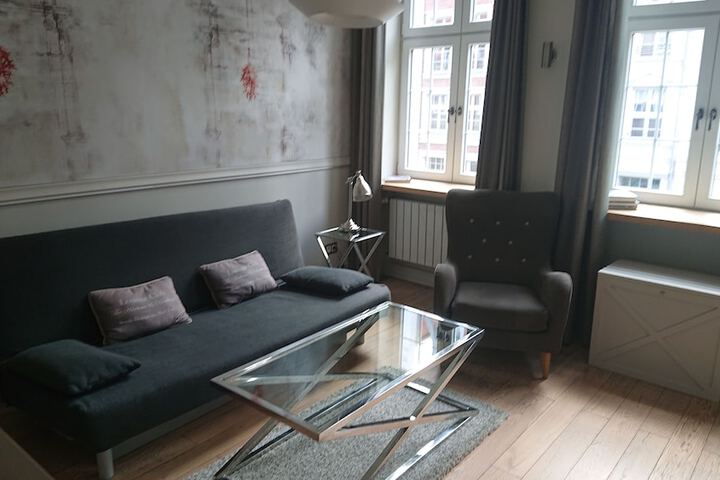 Room 4 of 105