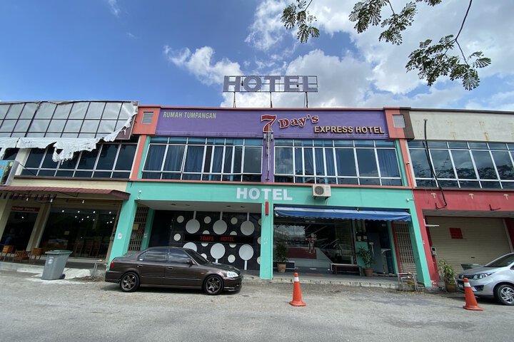 OYO 89752 7 Days Express Hotel
