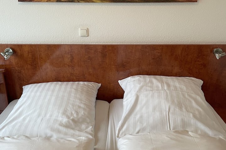 Room 5 of 18