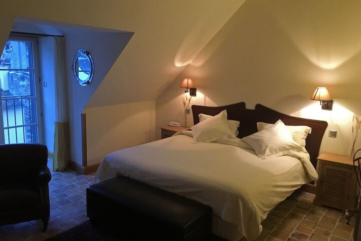 Room 3 of 30