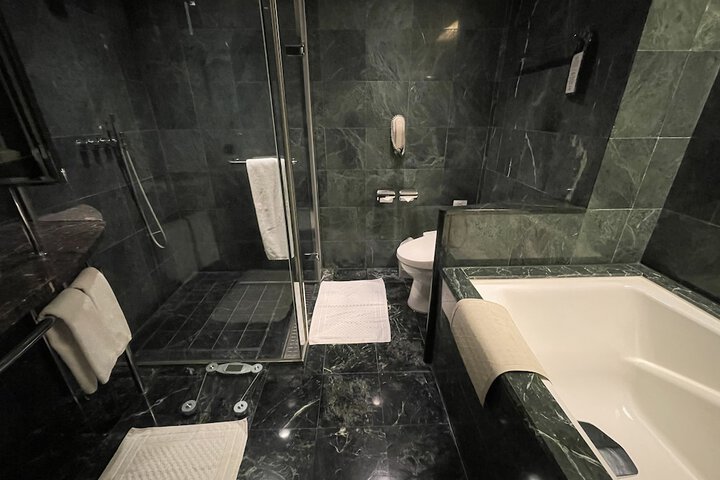Room 102 of 137