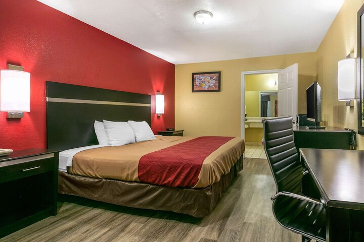 Room 10 of 27