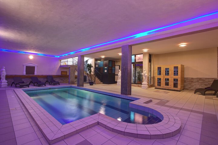 Hotel with Pool