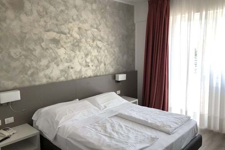 Room 8 of 50