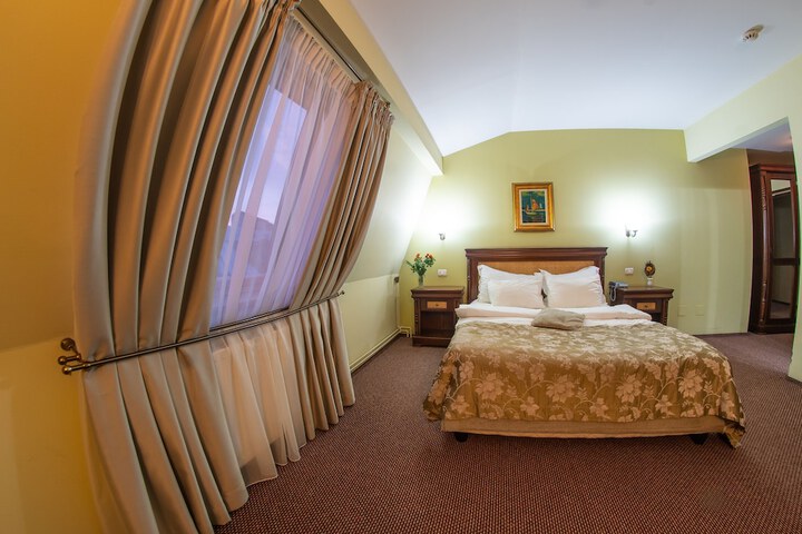 Room 5 of 50