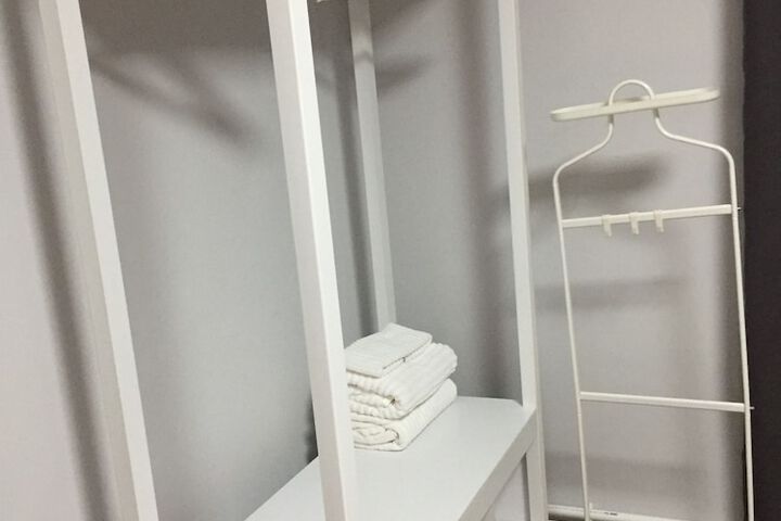 Room 4 of 18