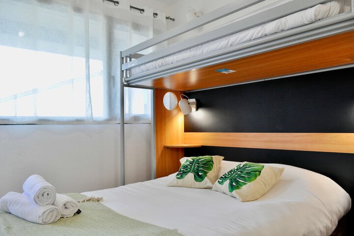Room 12 of 130