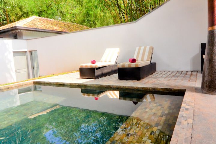 Hotel Pool