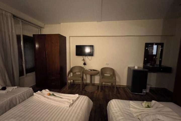 Room 3 of 40