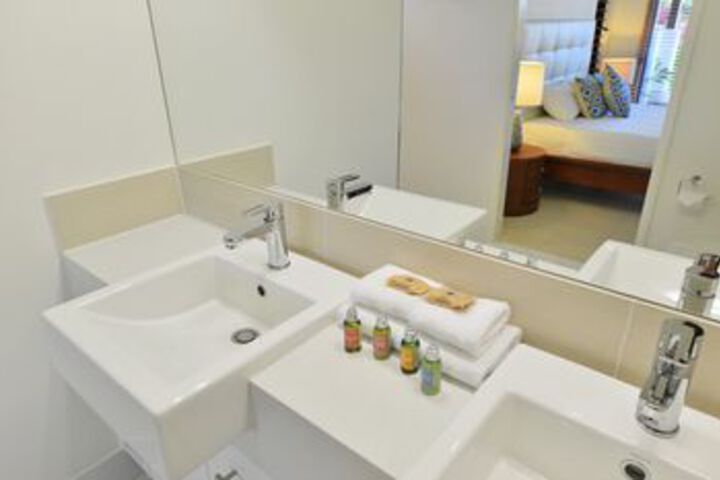 Room 4 of 32