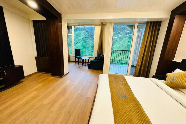 Room 12 of 33
