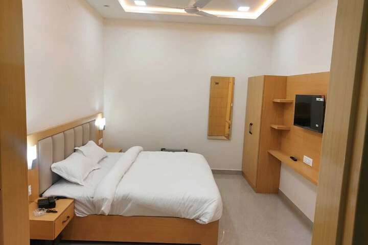 Room 14 of 43