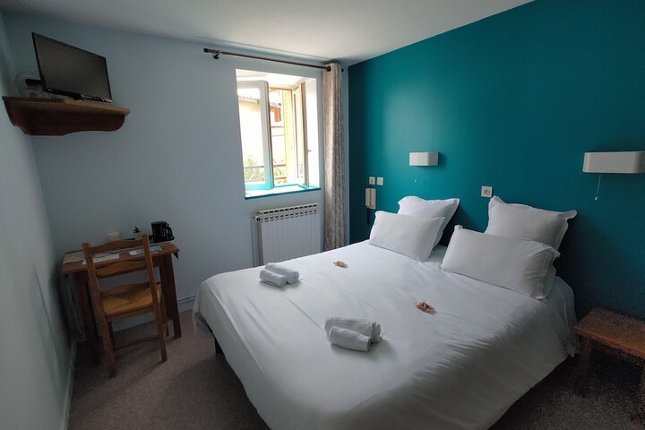 Room 3 of 12