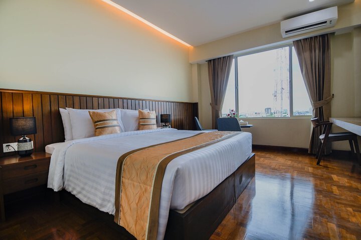 Room 4 of 33