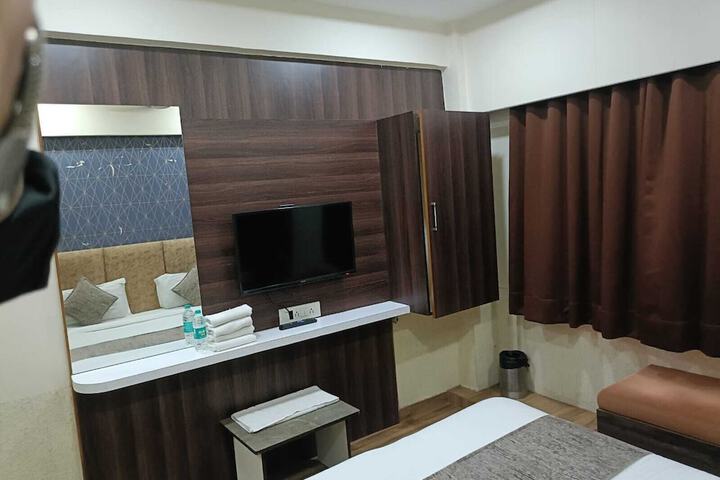 Room 13 of 31
