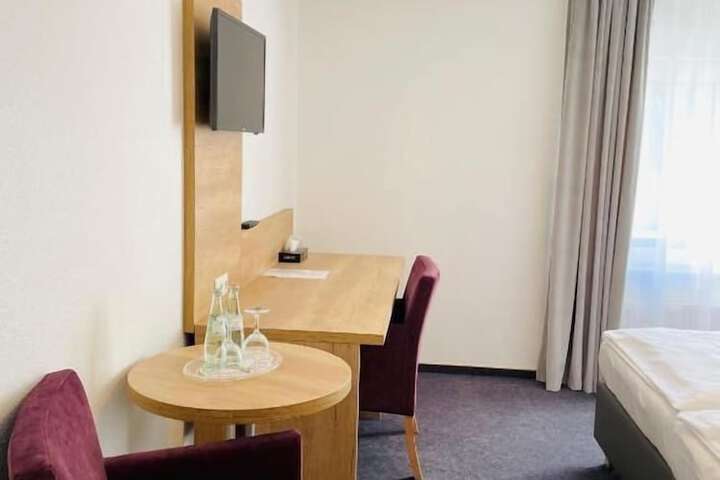 Room 8 of 14