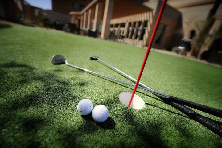 Mini-golf