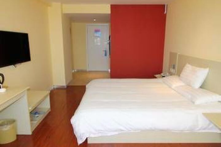 Room 5 of 8