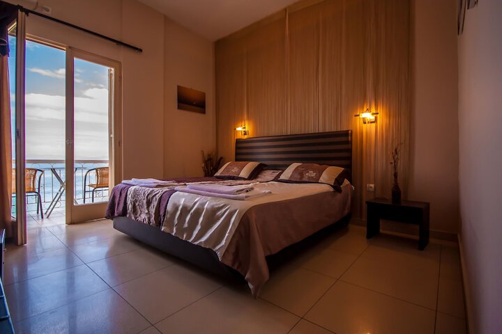Hotel Plaza in Aegina