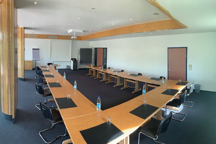 Ballroom/Hall 87 of 96