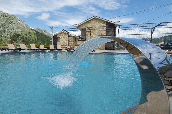 Pool 19 of 64