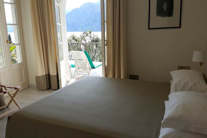 Room 4 of 74