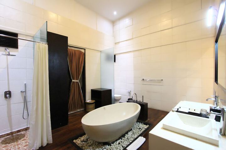 Room 27 of 52
