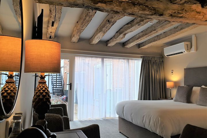 Room 18 of 101
