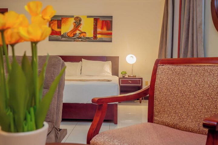 Room 73 of 118