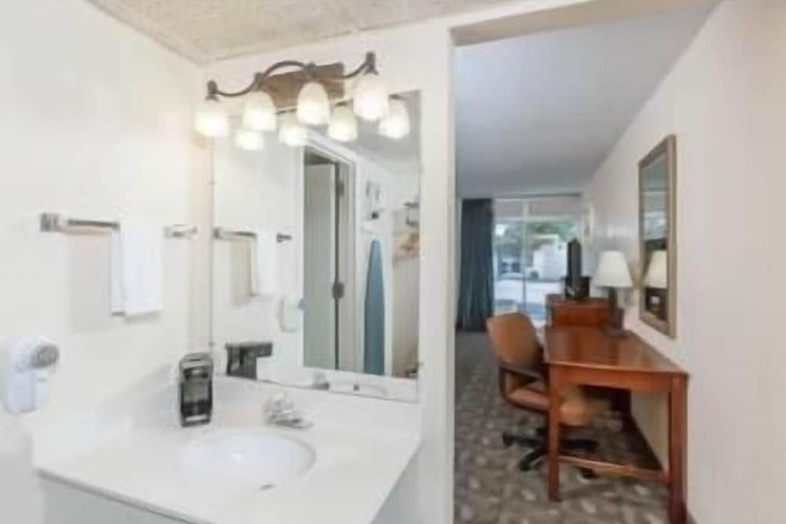 Bathroom sink