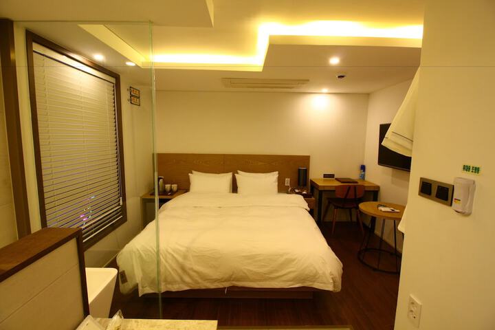 Gray Ground Hotel