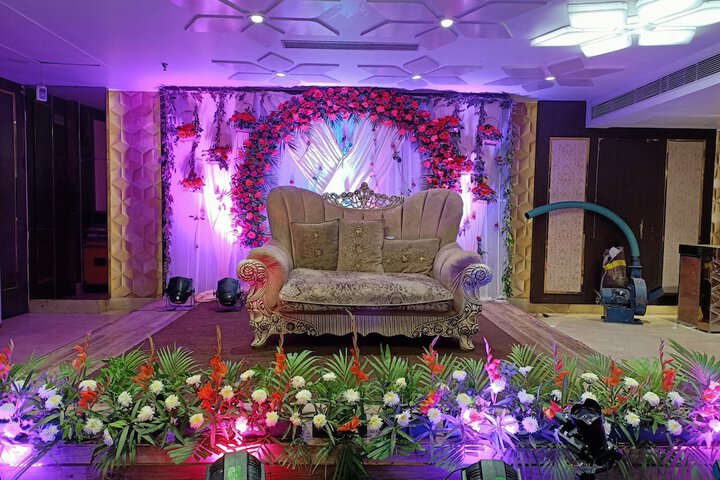 Ballroom/Hall 54 of 82
