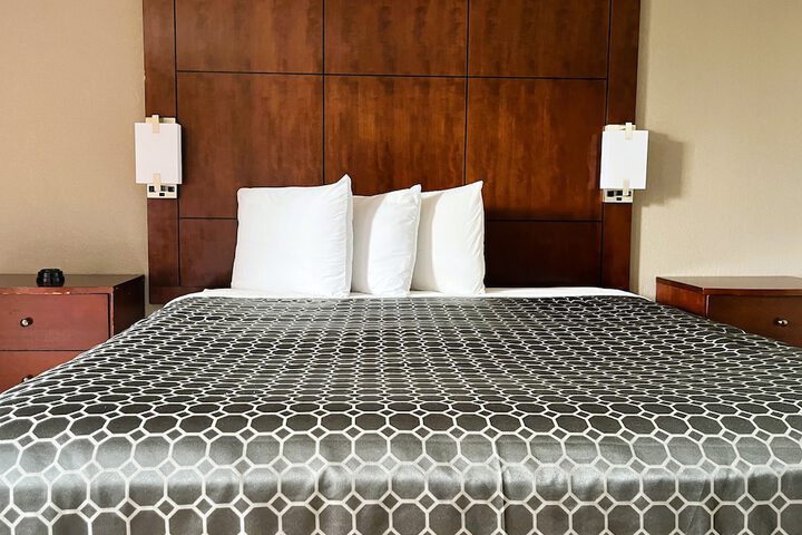 1 King Bed (7 of 29)