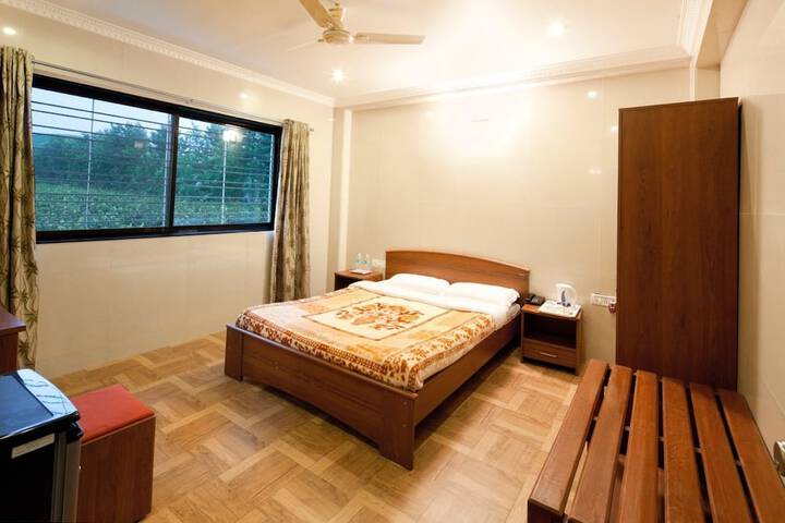 Room 5 of 33