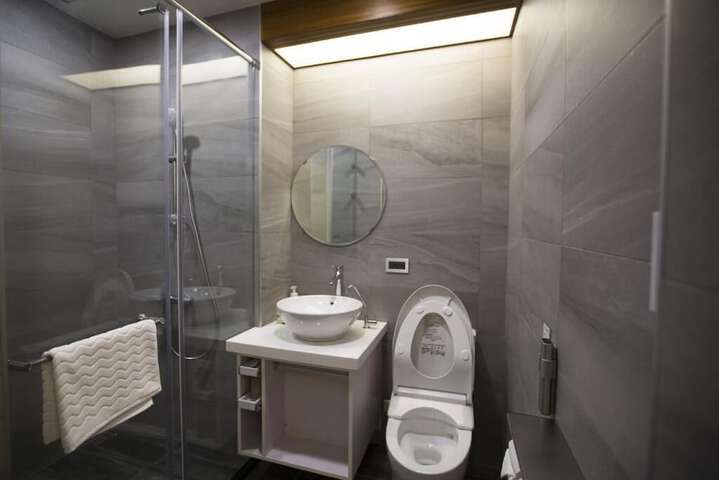 Room 10 of 34