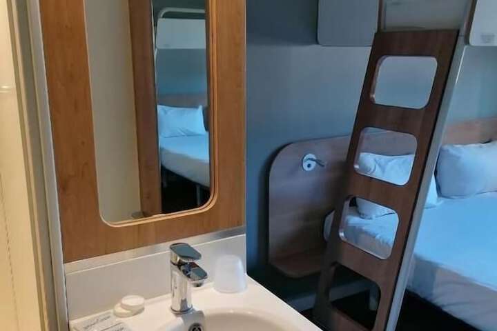 Room 5 of 12