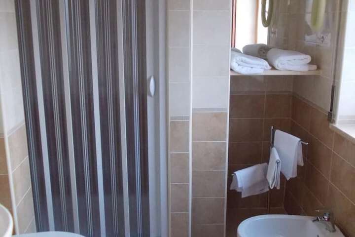 Room 32 of 53