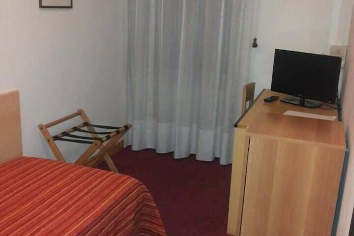 Room 14 of 34