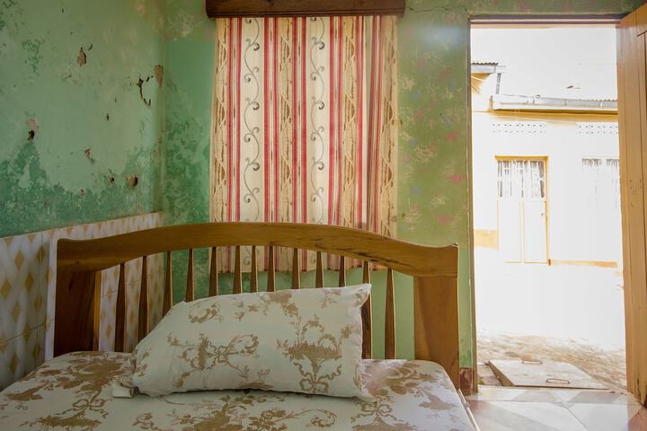 Room 9 of 20
