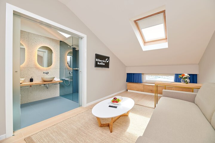 Room 32 of 70